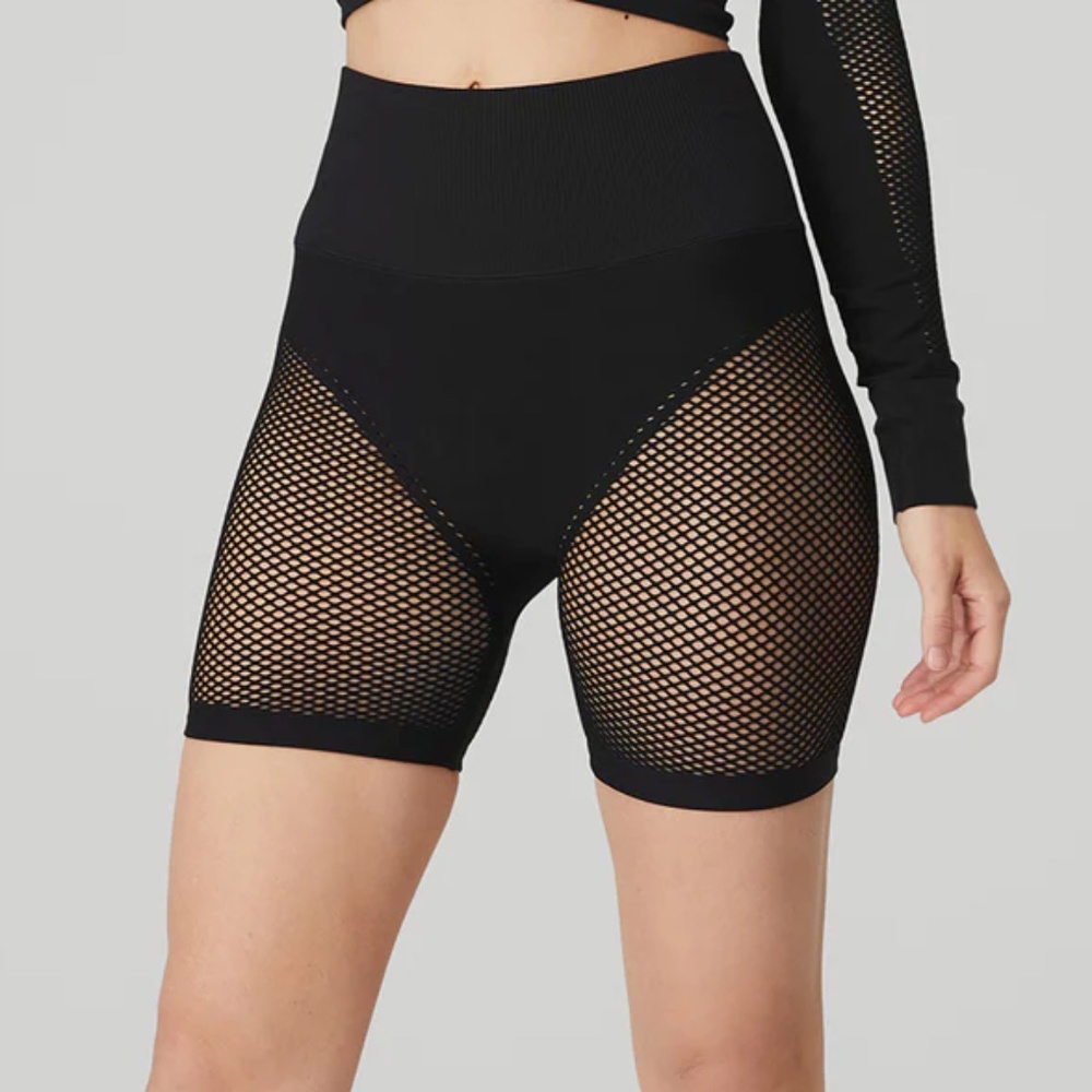 SEAMLESS HIGH-WAIST LIMITLESS OPEN AIR SHORT $74 | SMALL